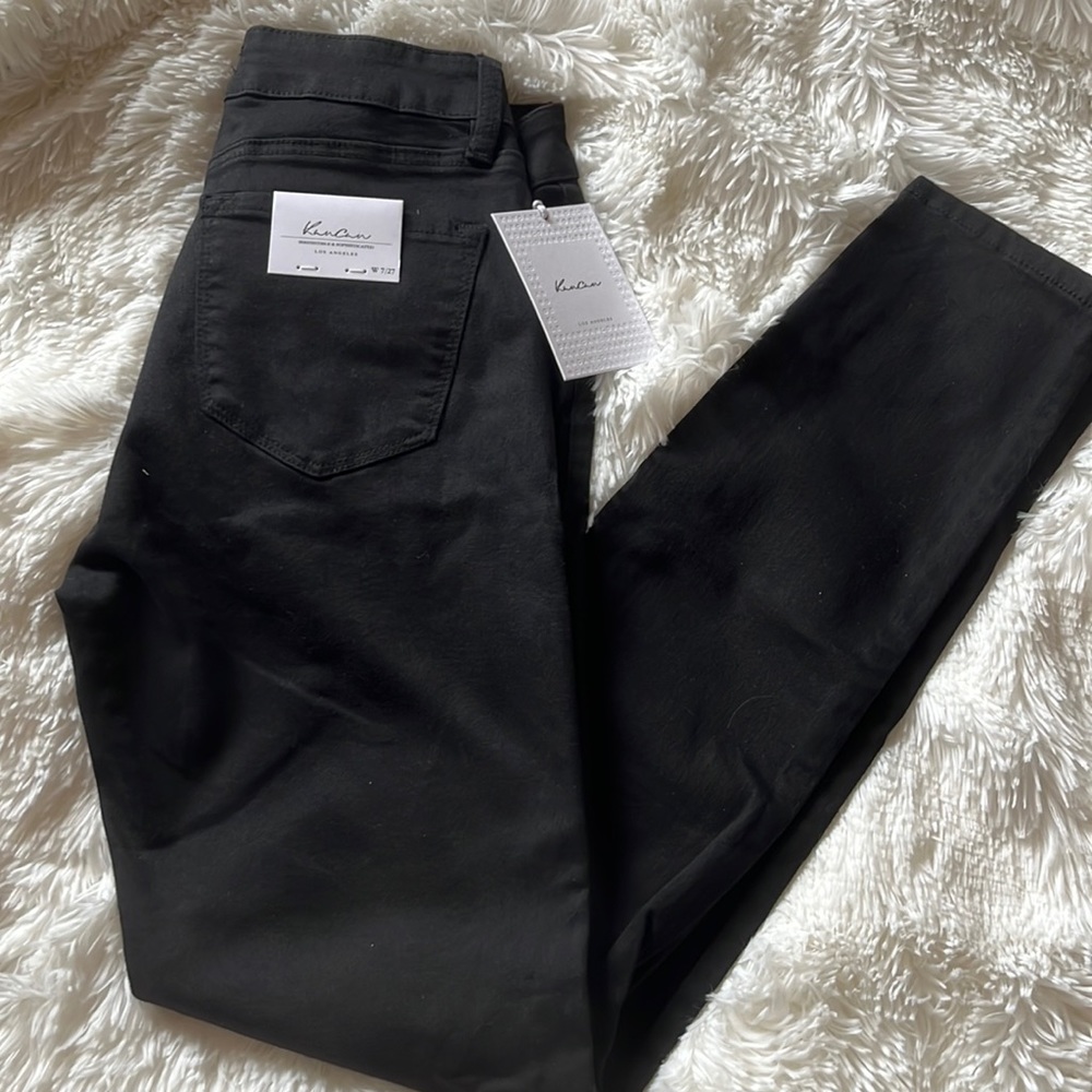 Black non-distressed skinny jeans!